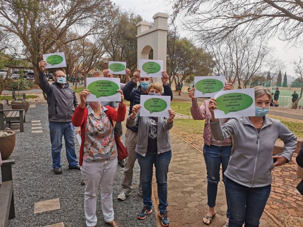 SAOU tree in by Eldoraigne; adjunk neem bestuur van skool oor